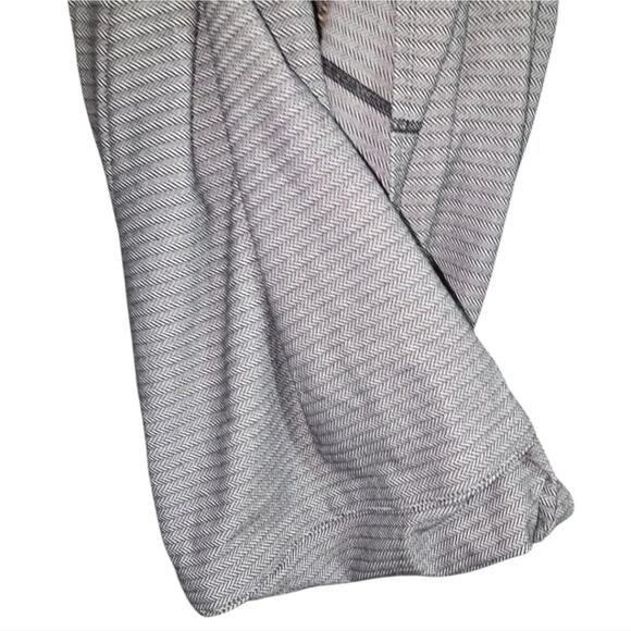 Lululemon Gray Stripe Herringbone Vinyasa Snap Infinity Scarf - Picture 2 of 6